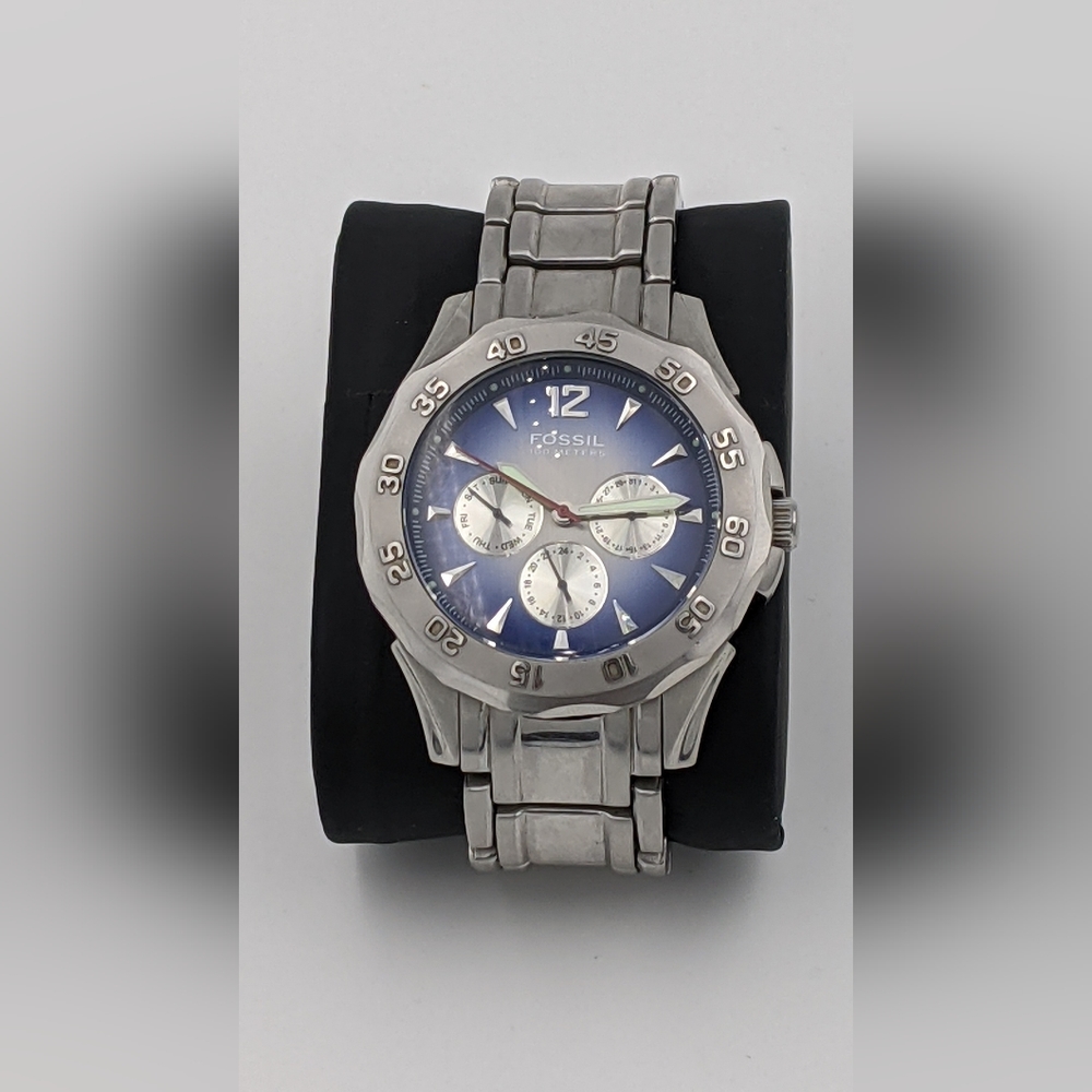 Fossil Blue 100 meters water resistant